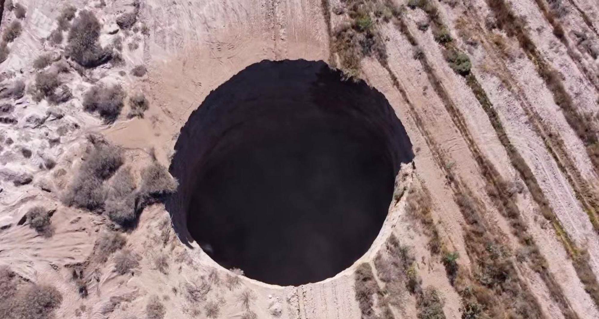 Read more about the article HOLE-Y MOLY: Mystery 80ft Sinkhole Terrifies Town