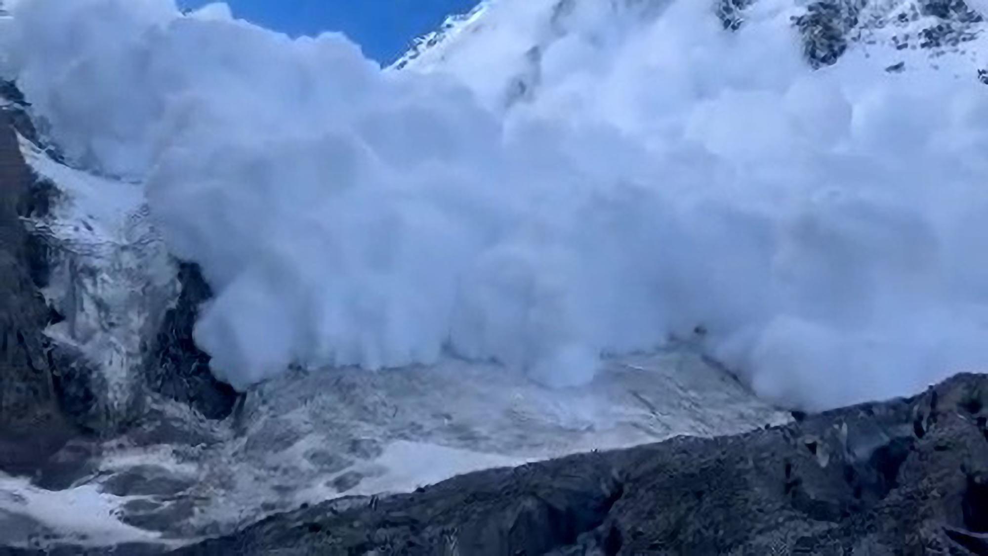 Read more about the article WHITE DEATH: Climbers Narrowly Avoid Death By An Avalanche