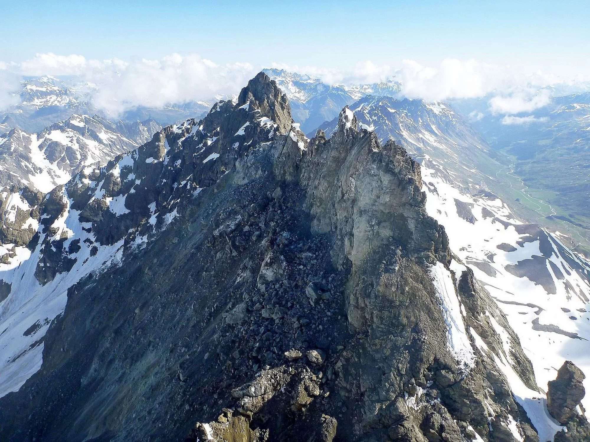 Read more about the article Massive Mud And Rockslide Causes Silvretta Alps’ Highest Peak To Collapse And Lose 100 Metres Of Height