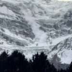  Stunned Tourists Capture Spectacular Avalanche